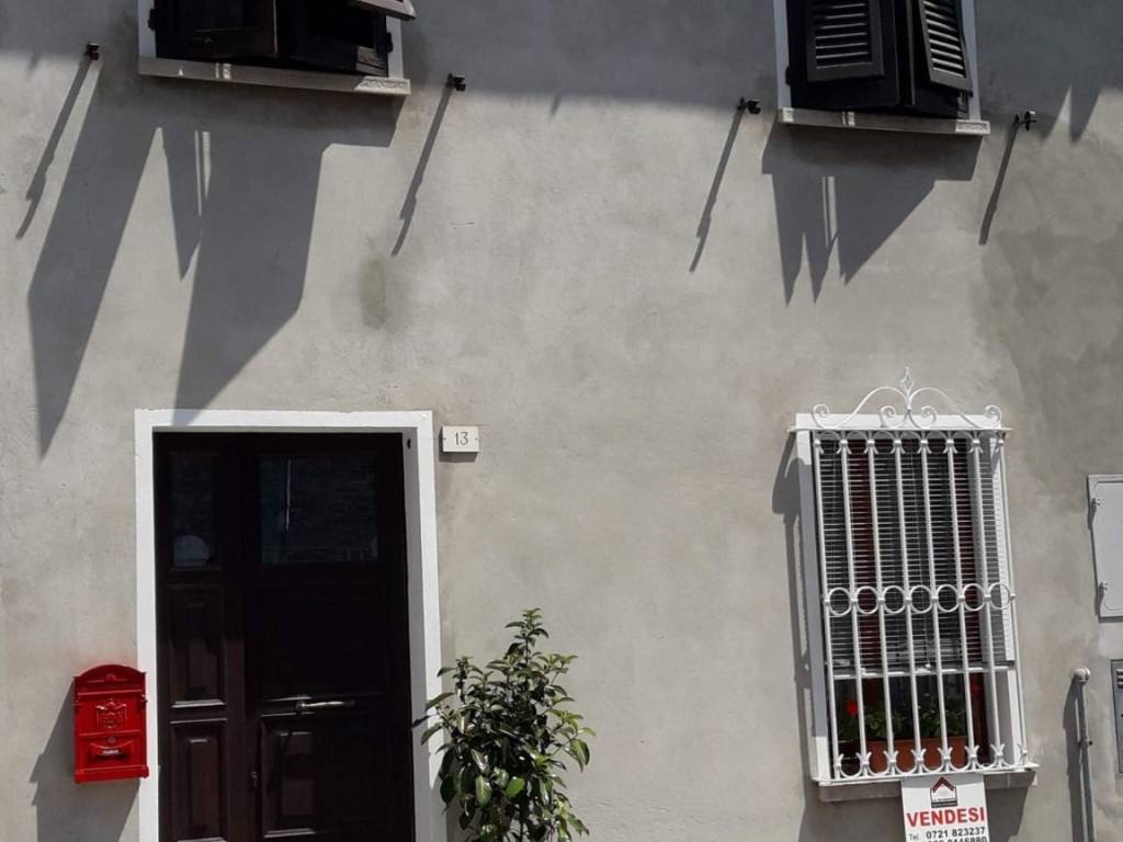 casa indipendente in vendita a Fano