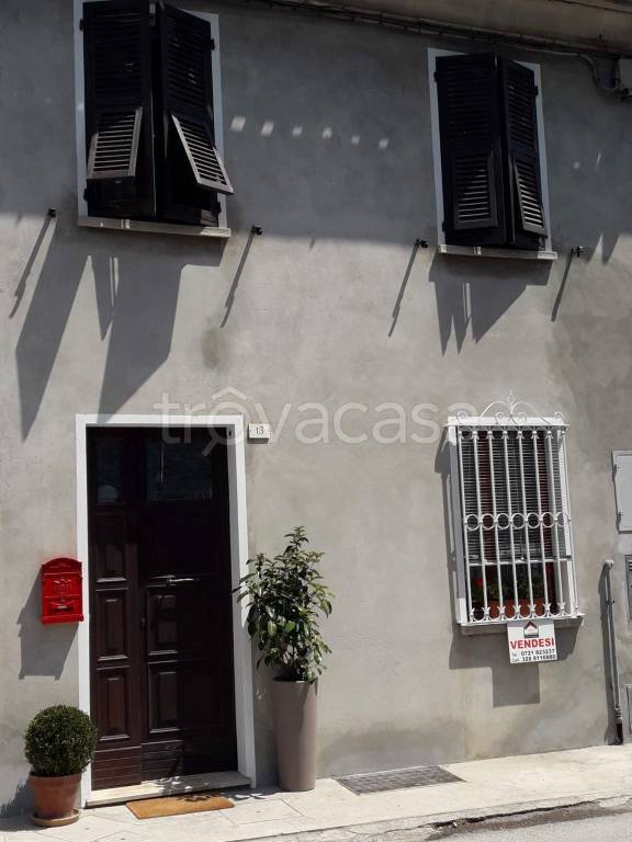 casa indipendente in vendita a Fano