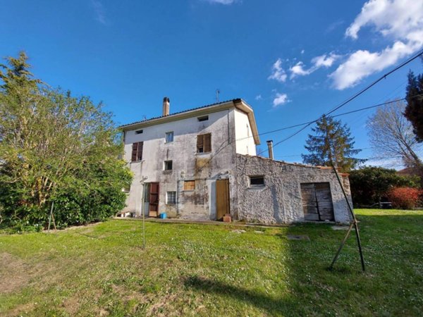 casa indipendente in vendita a Fano in zona Centinarola