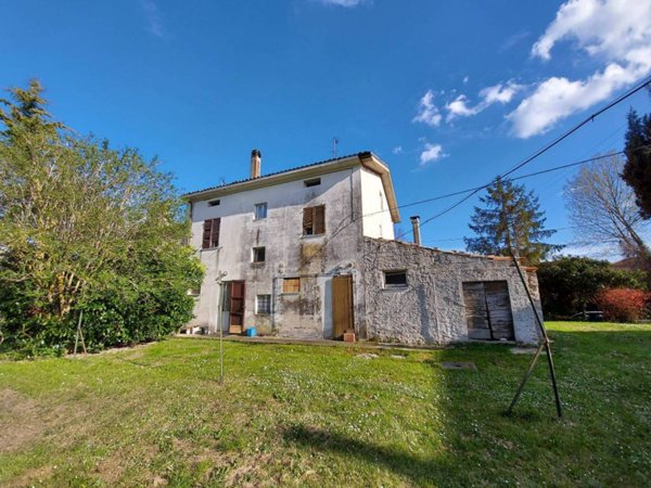 casa indipendente in vendita a Fano in zona Centinarola
