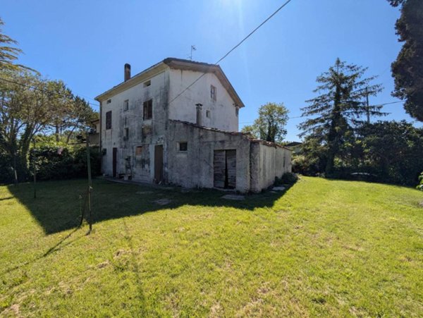 casa indipendente in vendita a Fano in zona Centinarola