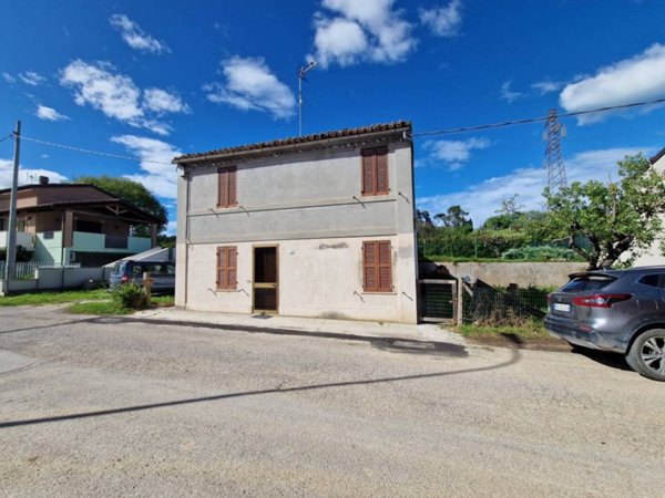casa indipendente in vendita a Fano in zona Roncosambaccio