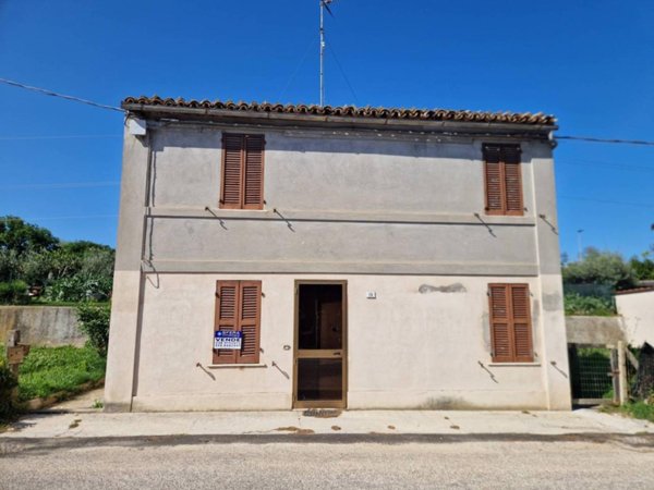 casa indipendente in vendita a Fano
