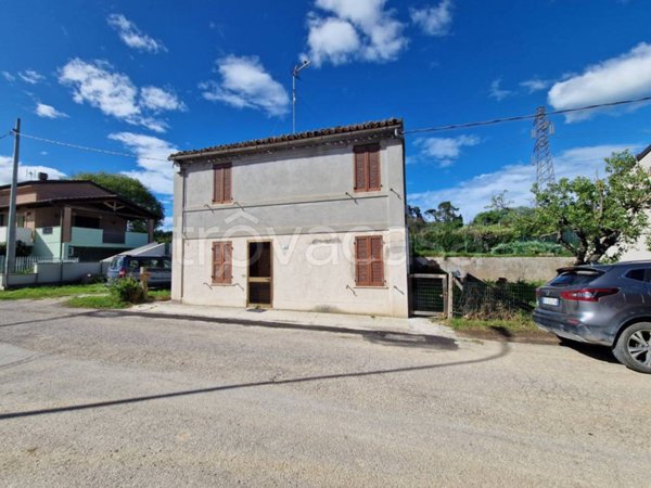 casa indipendente in vendita a Fano