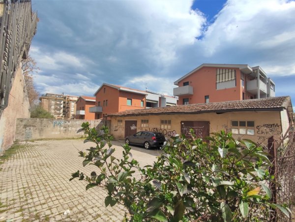 locale di sgombero in vendita a Fano