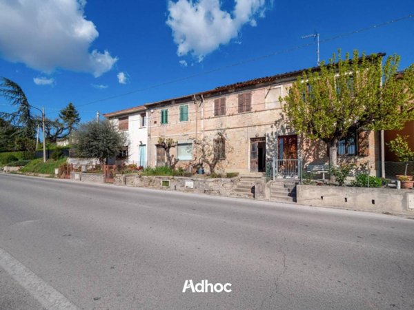 casa indipendente in vendita a Fano in zona Cuccurano