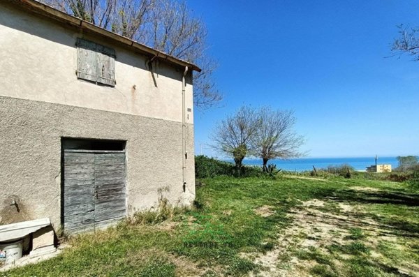 casa indipendente in vendita a Fano