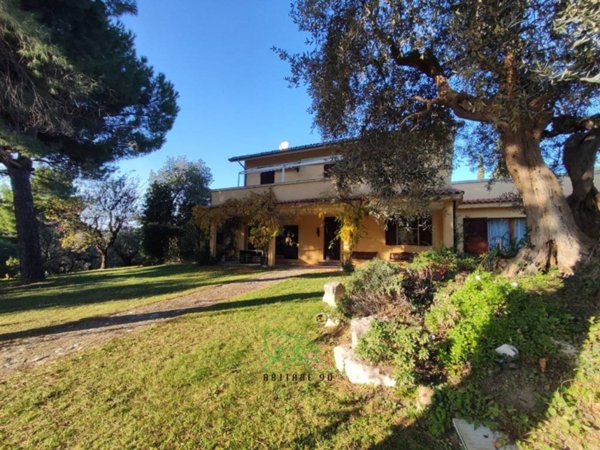 casa indipendente in vendita a Fano in zona Roncosambaccio