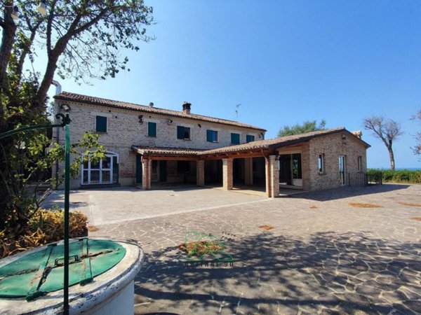 casa indipendente in vendita a Fano in zona Roncosambaccio
