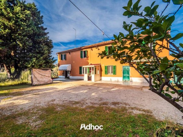 casa indipendente in vendita a Fano in zona Roncosambaccio