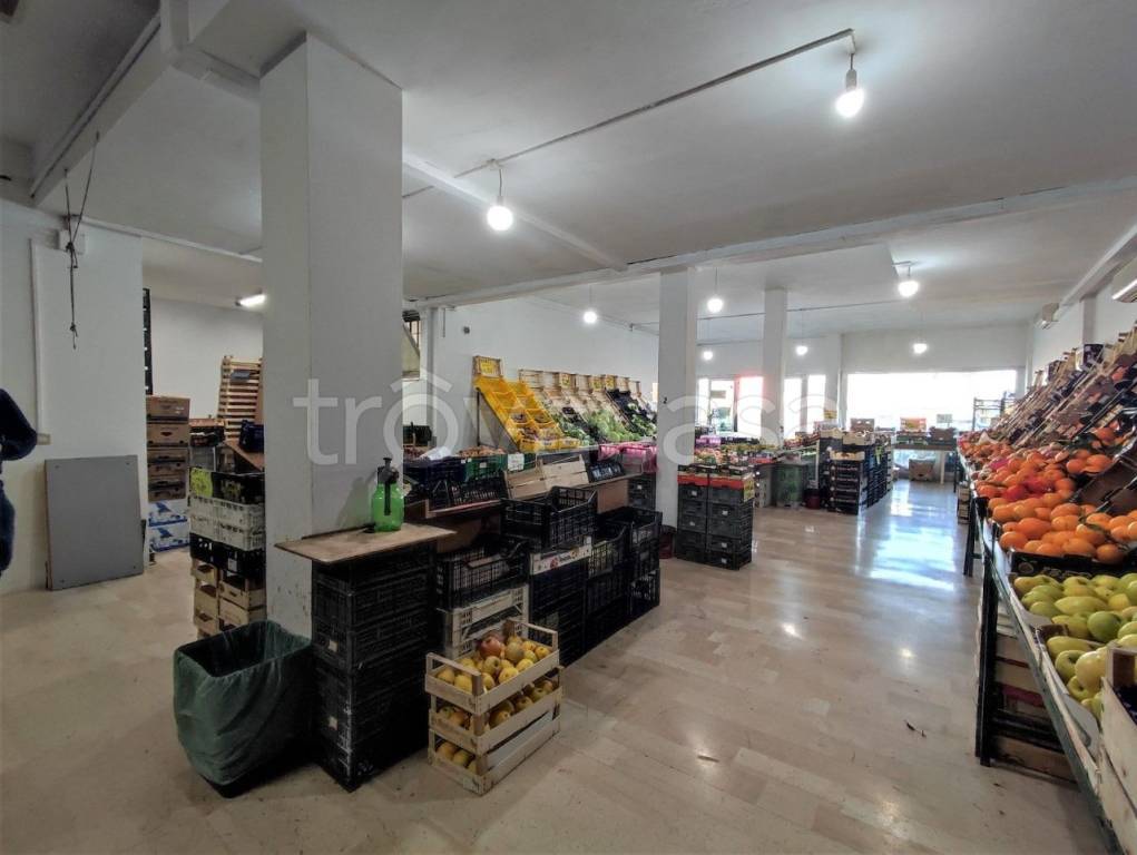 negozio in vendita a Fano