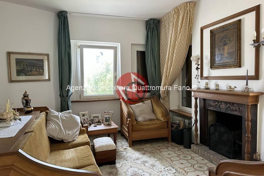 casa indipendente in vendita a Fano