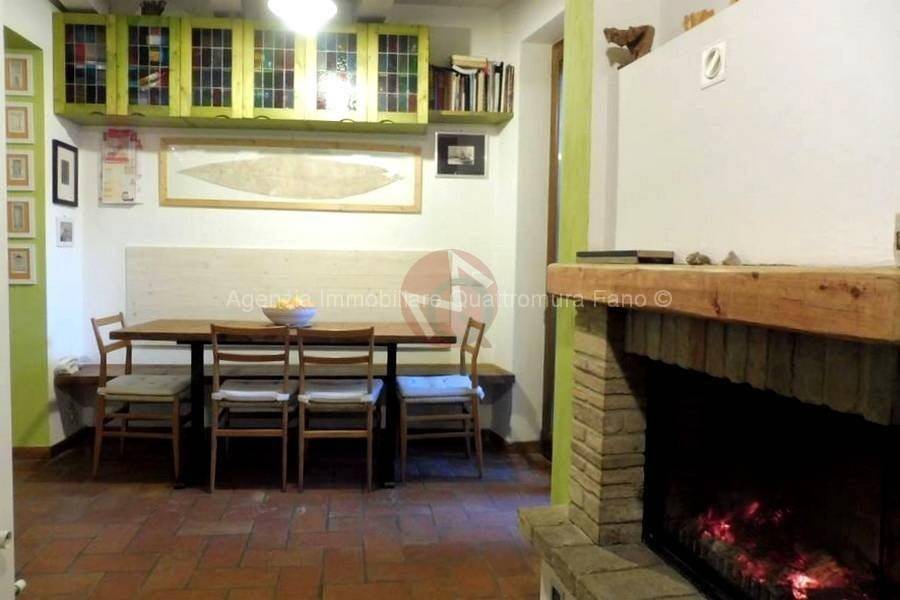 casa indipendente in vendita a Fano