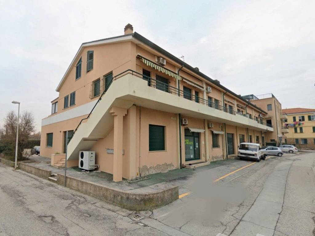 appartamento in vendita a Fano in zona Roncosambaccio