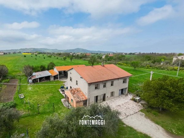casa indipendente in vendita a Fano in zona Falcineto