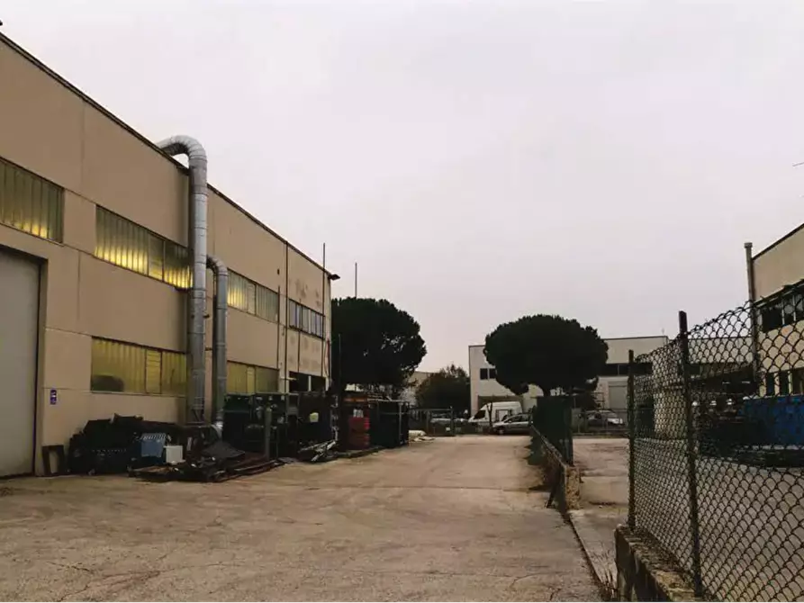 ufficio in vendita a Fano in zona Falcineto