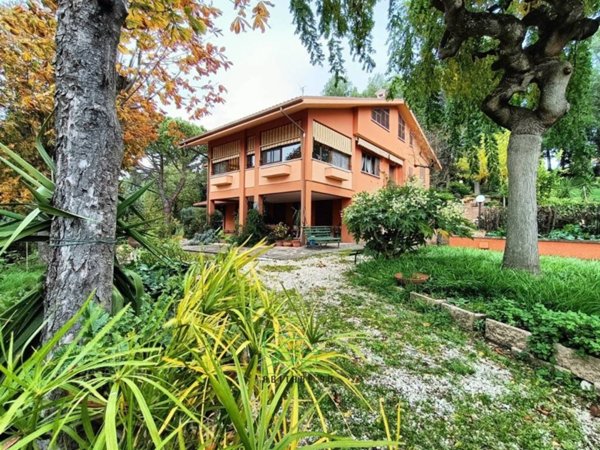 casa indipendente in vendita a Fano in zona Caminate