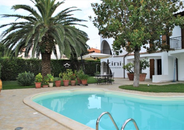 casa indipendente in vendita a Fano