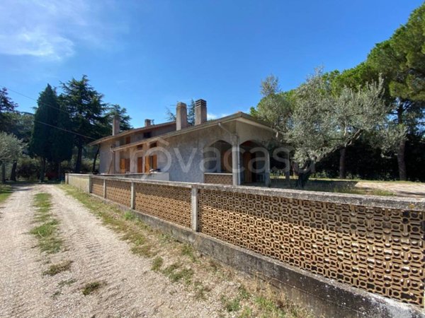 casa indipendente in vendita a Fano in zona Roncosambaccio