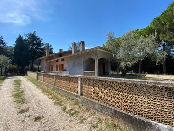 casa indipendente in vendita a Fano in zona Roncosambaccio