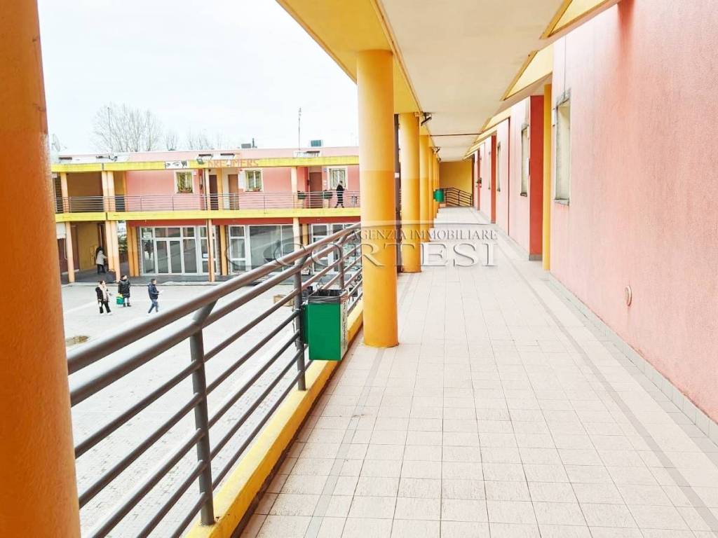 negozio in vendita a Fano in zona Marotta