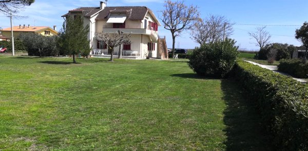 casa indipendente in vendita a Fano