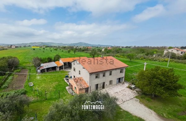 casa indipendente in vendita a Fano in zona Falcineto