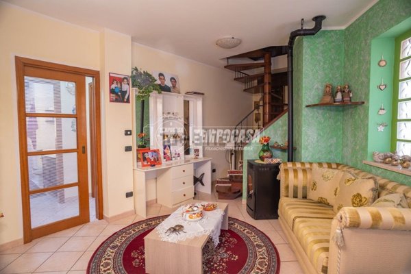 appartamento in vendita a Fano in zona Caminate