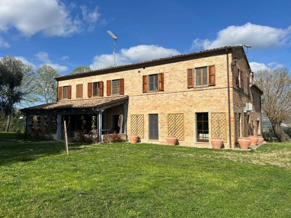 casa indipendente in vendita a Fano