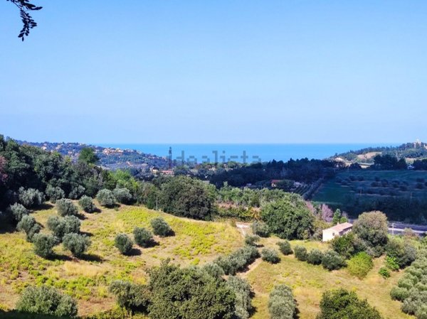 esavano in vendita a Fano in zona Sant'Andrea