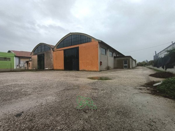 capannone in vendita a Fano in zona Rosciano