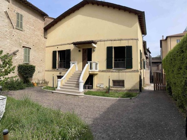casa indipendente in vendita a Fano