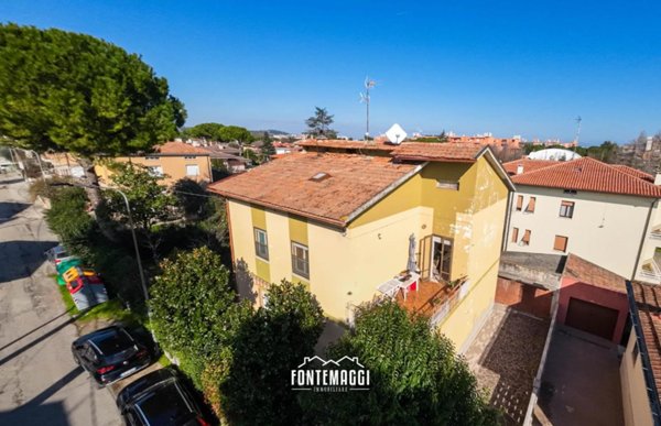 casa indipendente in vendita a Fano