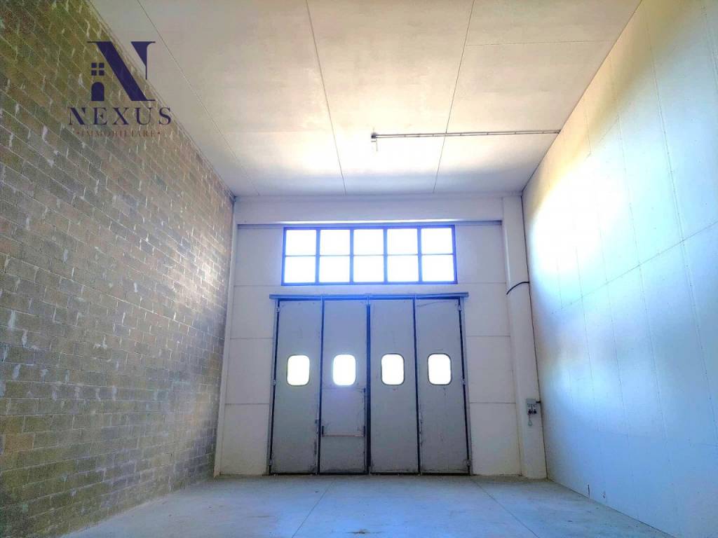 negozio in vendita a Fano in zona Rosciano