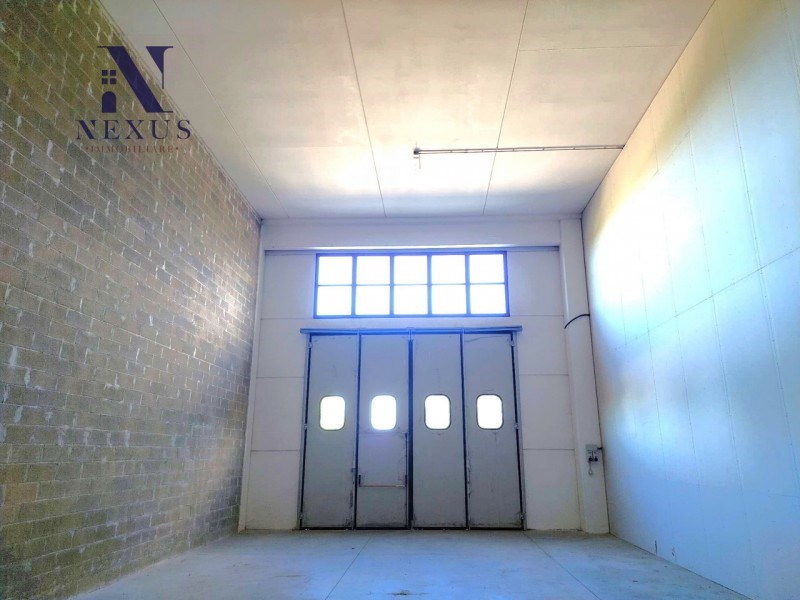 negozio in vendita a Fano in zona Rosciano