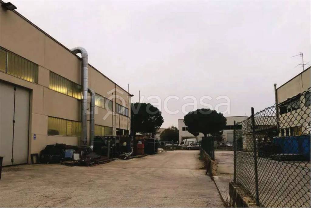 ufficio in vendita a Fano in zona Bellocchi
