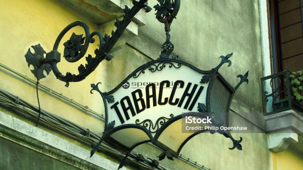 negozio in vendita a Fano in zona Roncosambaccio