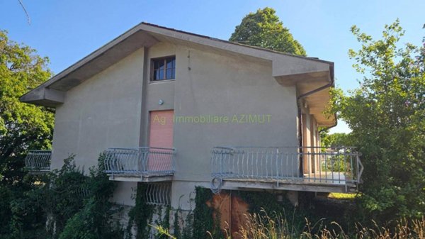 casa indipendente in vendita a Fano