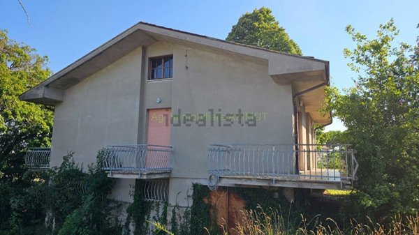 casa indipendente in vendita a Fano
