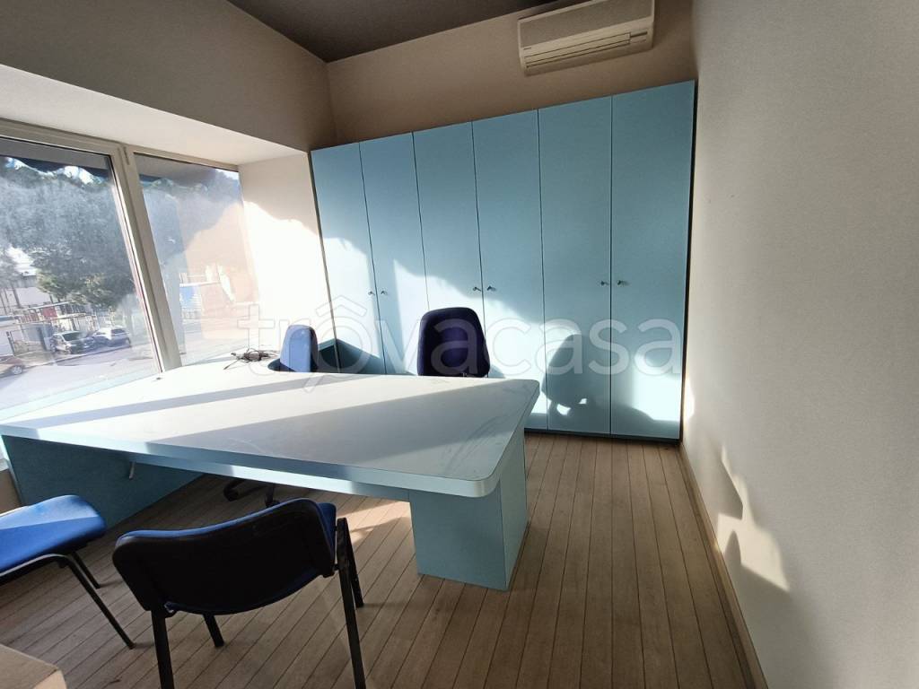 ufficio in vendita a Fano in zona Bellocchi