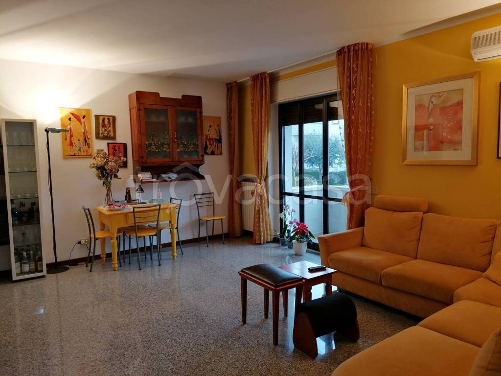 casa indipendente in vendita a Fano in zona Bellocchi
