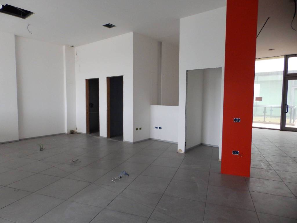 ufficio in vendita a Fano in zona Bellocchi