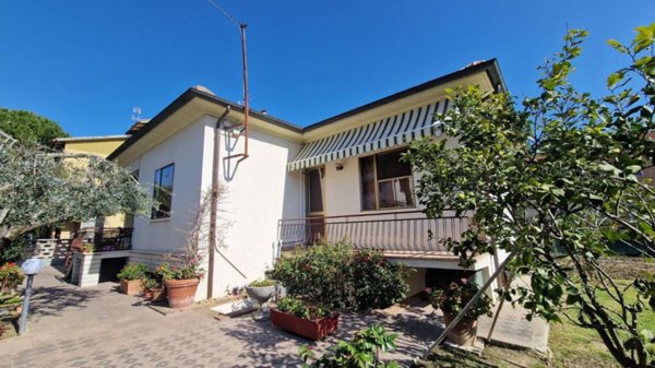 casa indipendente in vendita a Fano