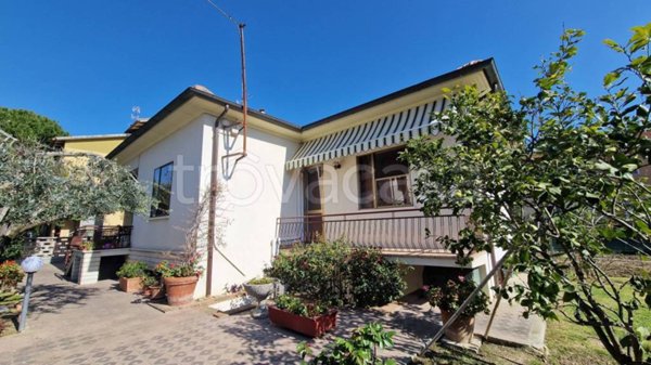 casa indipendente in vendita a Fano