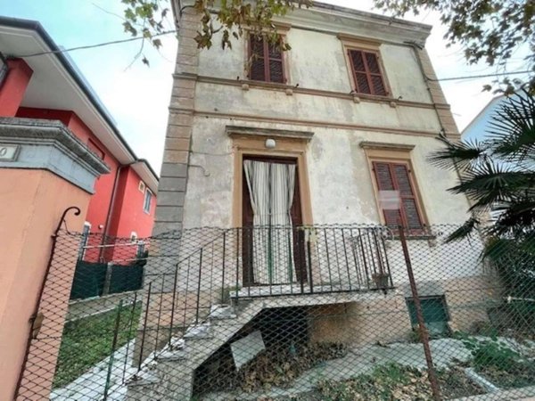 casa indipendente in vendita a Fano