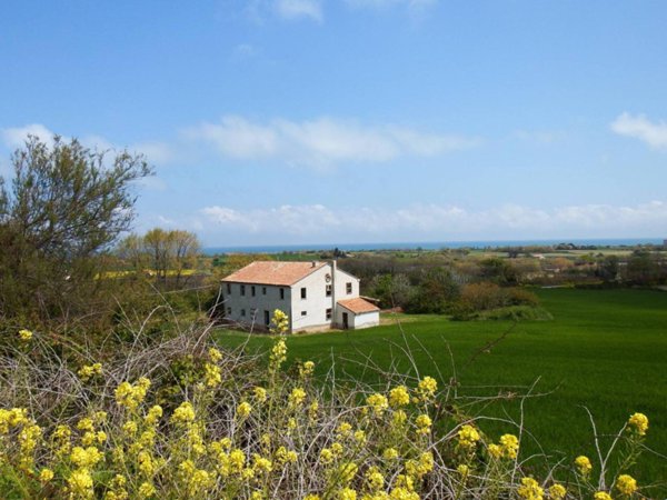 locale di sgombero in vendita a Fano