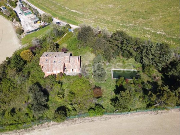casa indipendente in vendita a Fano in zona Caminate