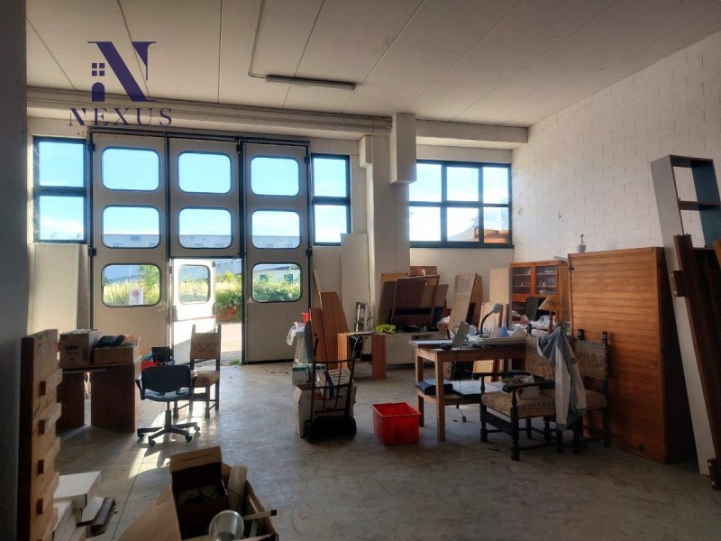 locale di sgombero in vendita a Fano in zona Rosciano