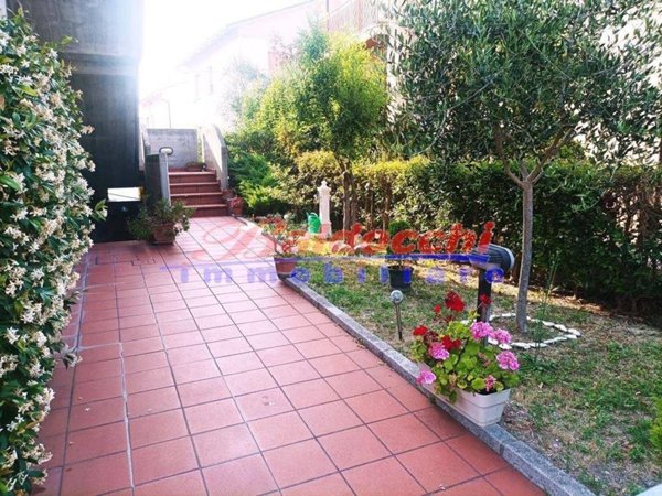casa indipendente in vendita a Fano