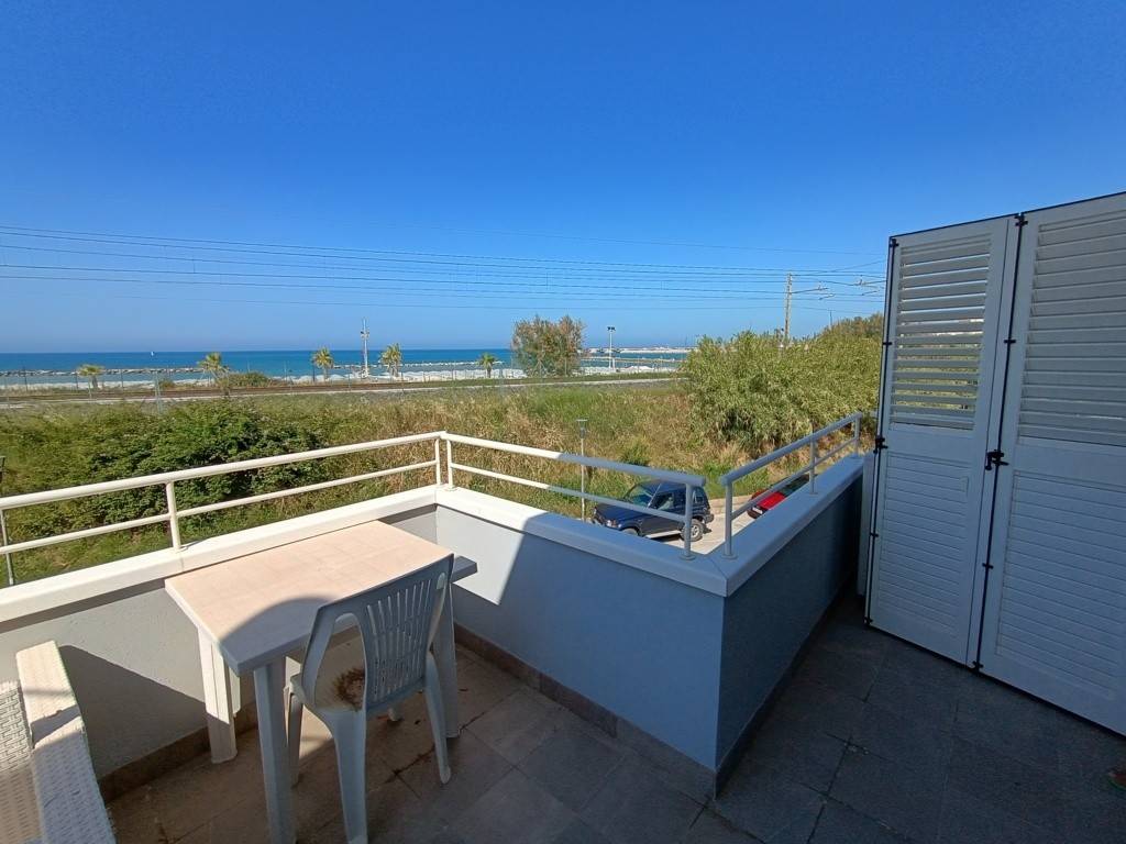 casa indipendente in vendita a Fano in zona Roncosambaccio